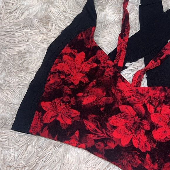 Lululemon bra top size 2 ~black and red~ - Picture 2 of 4